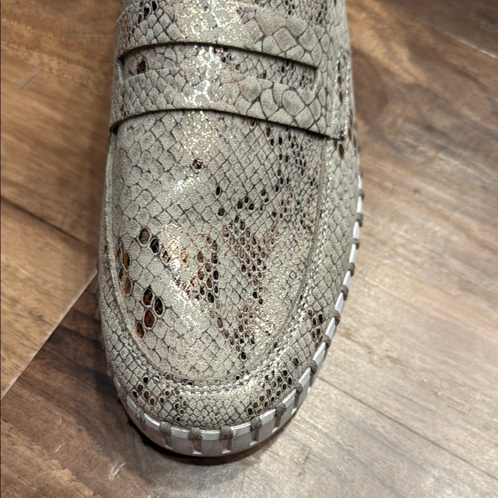 Women’s Snakeskin Loafers by Isle Jacobsen - Picture 5 of 5